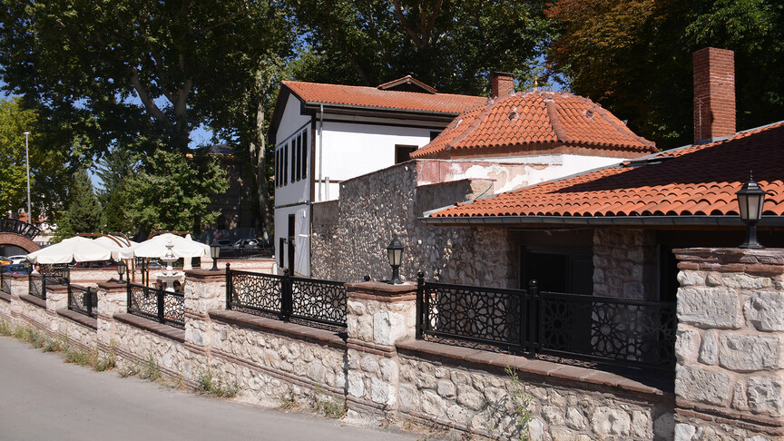 Kütahya'da 650 yıllık tarihi hamam, yaz sıcaklarında "doğal klima" görevi görüyor