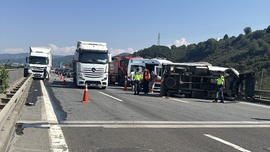 Anadolu Otoyolu Düzce kesimindeki zincirleme kaza ulaşımı aksattı