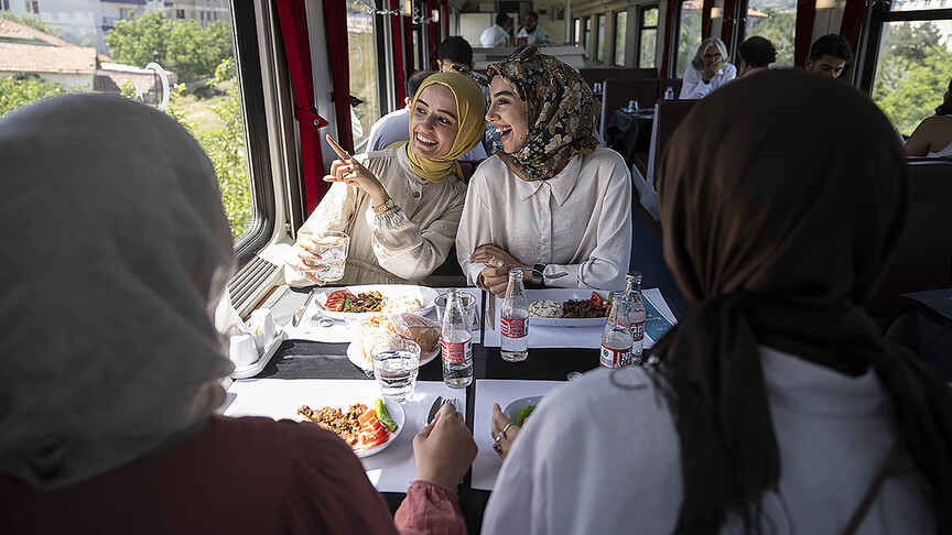 TCDD Taşımacılık AŞ 7 ana hat treninin yemekli vagonlarının işletme hakkı için ihale düzenleyecek