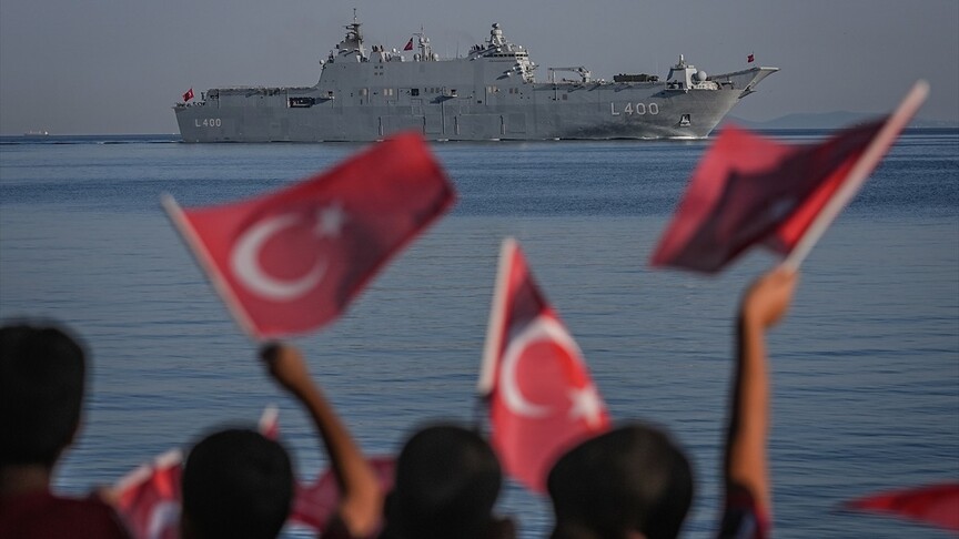 Türk donanmasının seçkin platformları "TEKNOFEST Mavi Vatan" öncesi Yalova'da selamlama geçişi yaptı