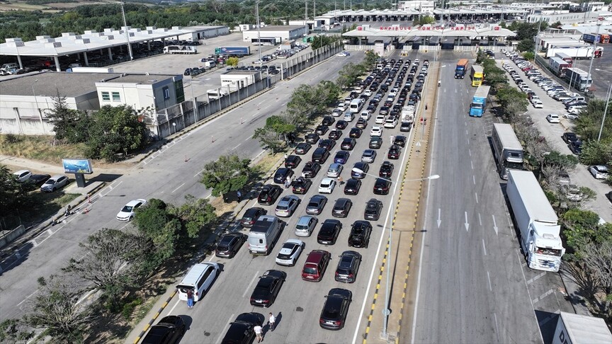 Gurbetçilerin Avrupa'ya dönüş yolculuğu sürüyor