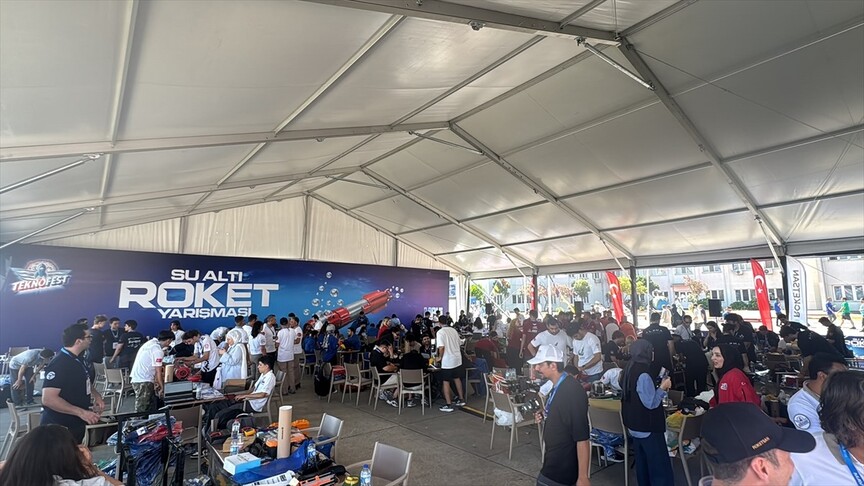 TEKNOFEST Mavi Vatan'da gençlerin su altı roketleri yarışıyor