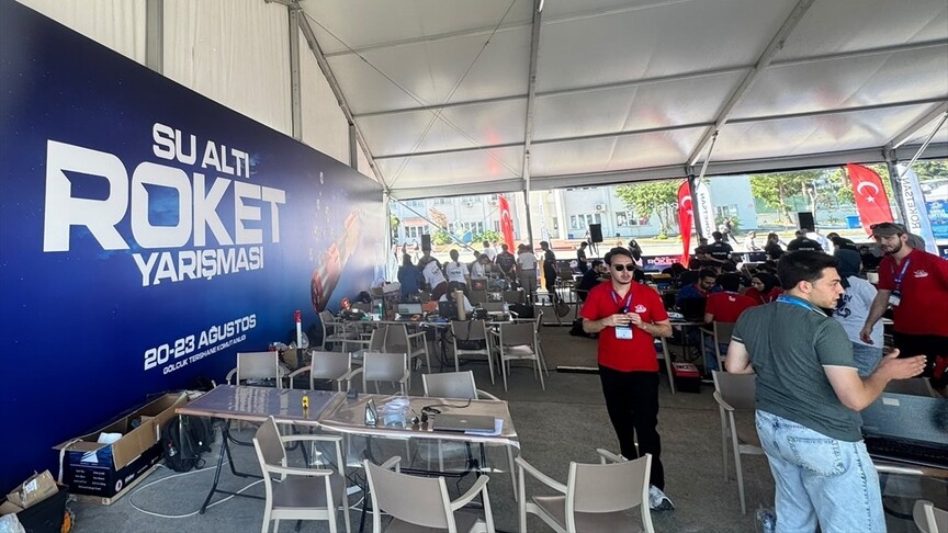 TEKNOFEST Mavi Vatan'da gençlerin su altı roketleri jüri karşısında