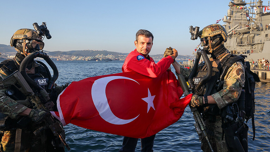 T3 Vakfı Mütevelli Heyeti Başkanı Selçuk Bayraktar, SAT ve SAS komandolarıyla bir araya geldi