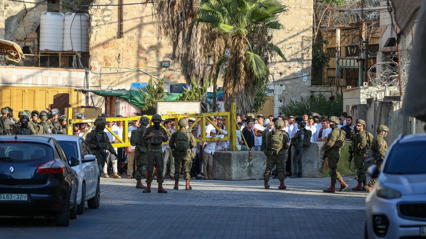 20 Palestinians Injured in Israeli Army and Settler Attacks Across West Bank