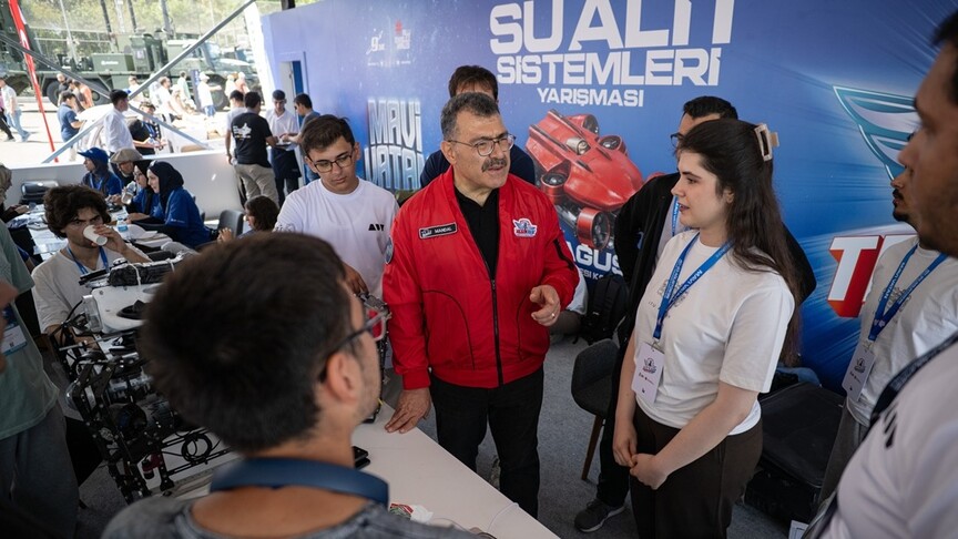 İTÜ Rektörü Mandal, TEKNOFEST Mavi Vatan'da teknoloji yarışmaları alanını ziyaret etti