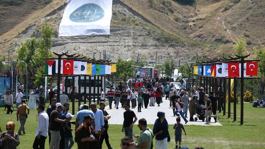 Bitlis'in Ahlat ilçesinde Malazgirt Zaferi'nin 955. yıl dönümü etkinlikleri başladı