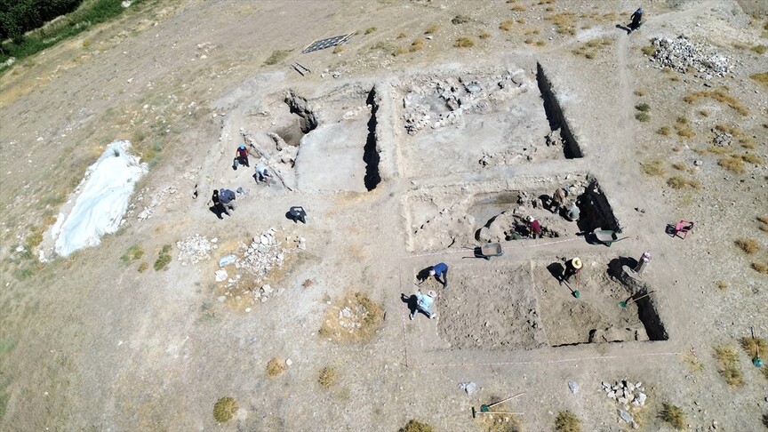 Van'daki İremir Höyüğü'nde 5 bin 500 yıllık geçmişin izleri sürülüyor