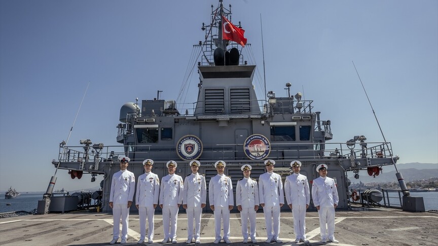 Akdeniz'in tek denizaltı kurtarma platformu TCG Alemdar "mavi vatan"da güven veriyor