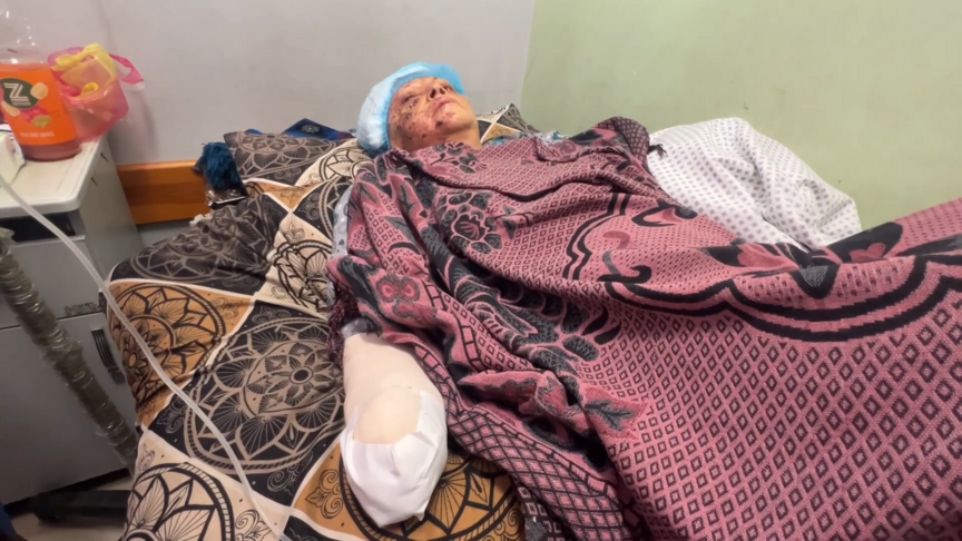 Gazze'de 70 yaşındaki kadın, "nefes almak" için ailesiyle gittiği sahilden "elsiz" döndü