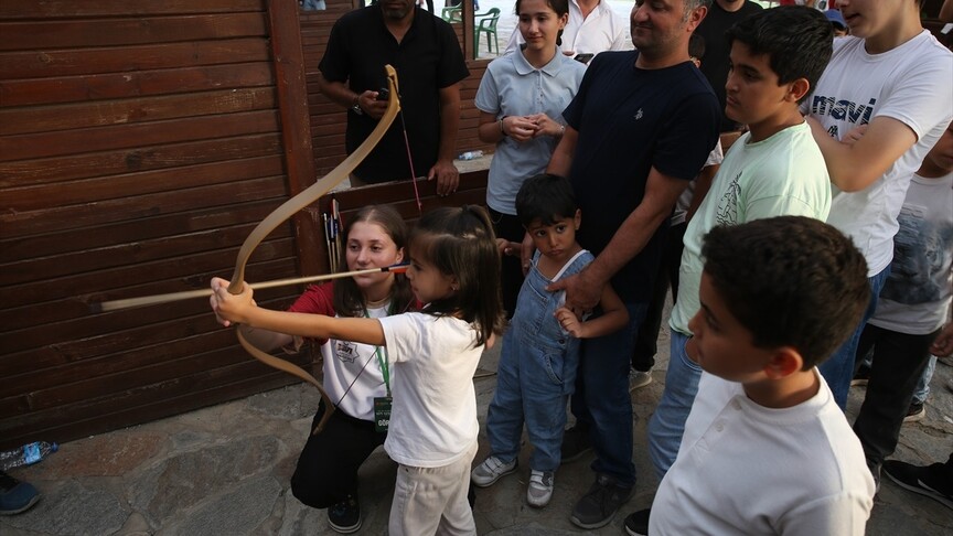 Malazgirt Zaferi etkinliklerinin ilk gününde 3 bini aşkın kişi ok atmayı deneyimledi