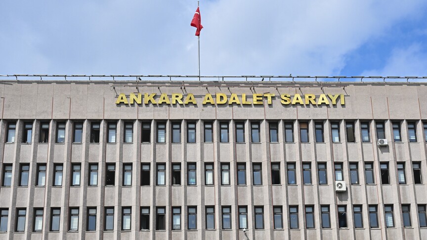 "Alihan Kuriş çıkar amaçlı suç örgütü" soruşturmasında eski Bakan Şahin'in araçları incelemeye alındı