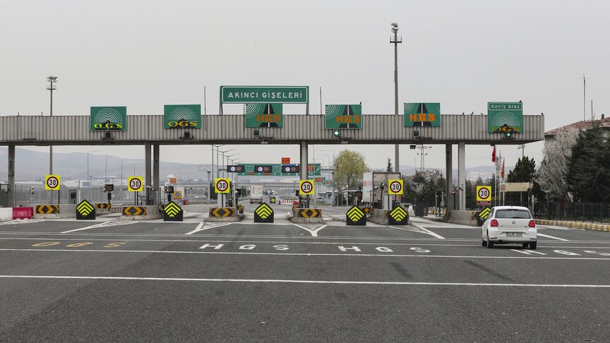 Kara yollarında serbest geçiş başladı, eski gişeler kaldırılıyor