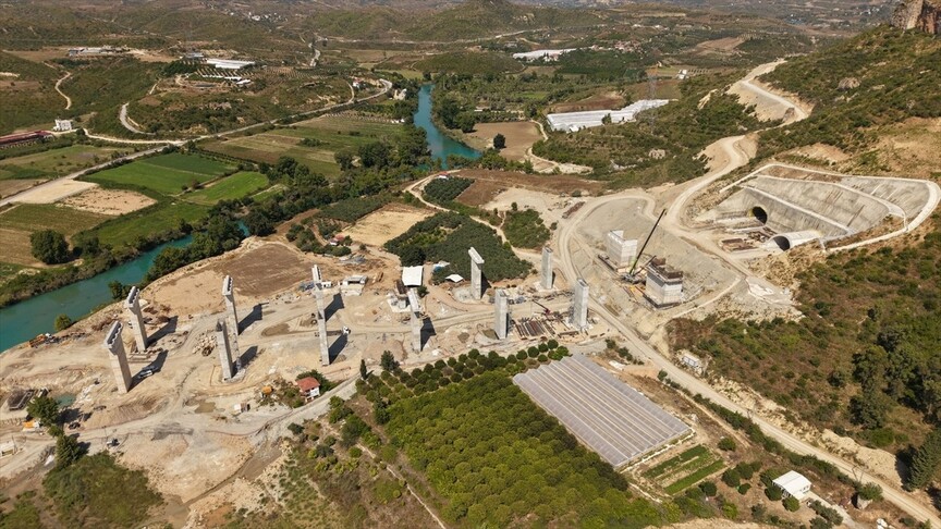 Antalya-Alanya Otoyolu'ndaki fiziki gerçekleşme yüzde 30'a ulaştı
