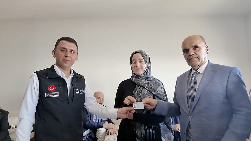 Yeni yuvalarına kavuşan Ahıska Türklerine kimlik kartları teslim edildi