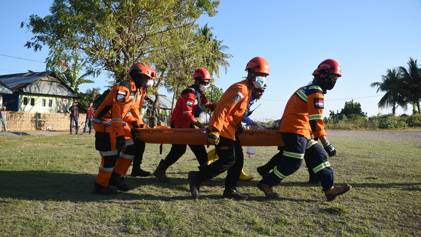 Indonesia earthquake death toll rises to 111, over 176,000 displaced