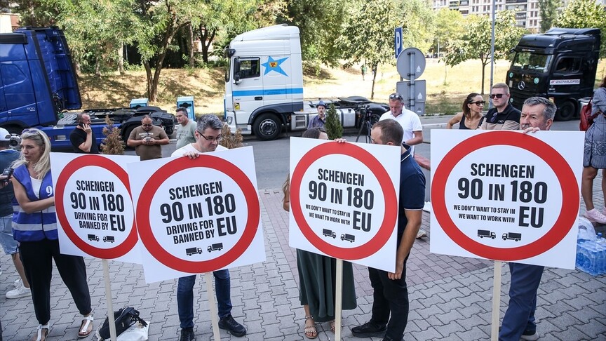 Balkanlar'daki kamyon ve tır şoförleri, AB'nin geçiş kurallarını protesto etti