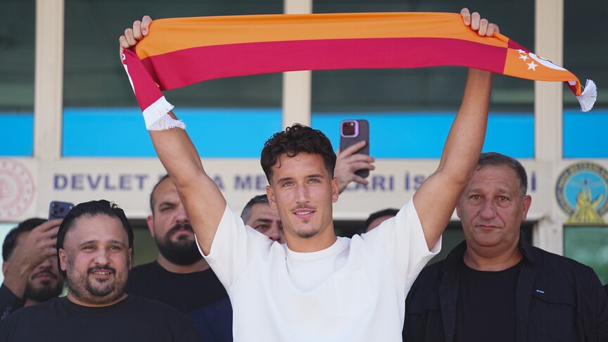 Milli futbolcu Deniz Gül'ün "çocukluk hayali" Galatasaray