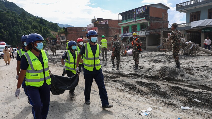 Nepal'deki selde hayatını kaybedenlerin sayısı 987'ye yükseldi