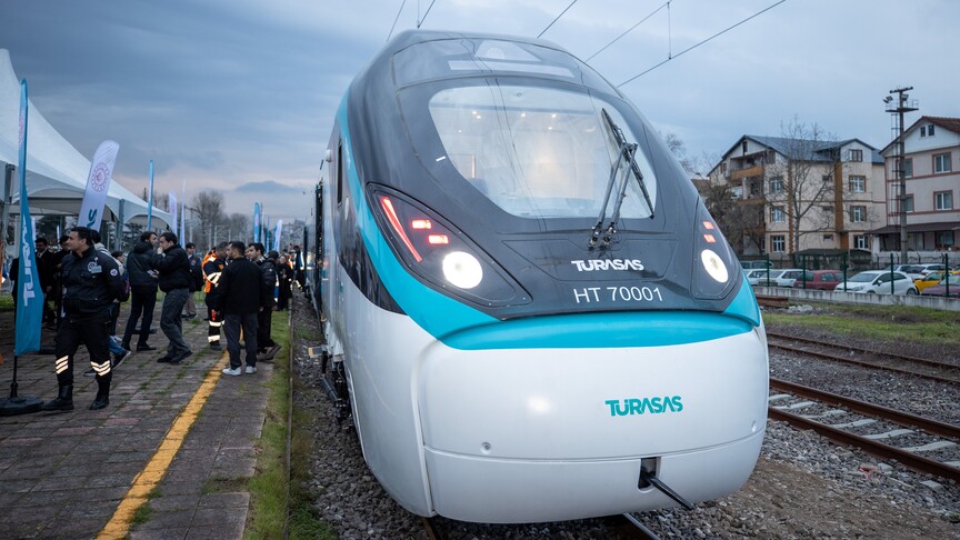Milli elektrikli hızlı tren saatte 250 kilometreye ulaşarak rekorunu geliştirdi