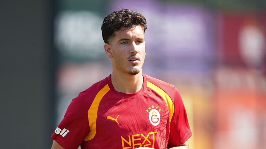 Galatasaray'da yeni transfer Deniz Gül, takımla ilk antrenmana çıktı