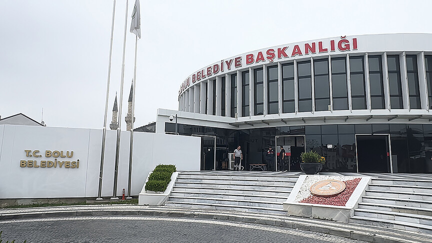 Bolu Belediyesinde "araç kiralama ihalelerinde usulsüzlük" iddiasına ilişkin 7 zanlı tutuklandı