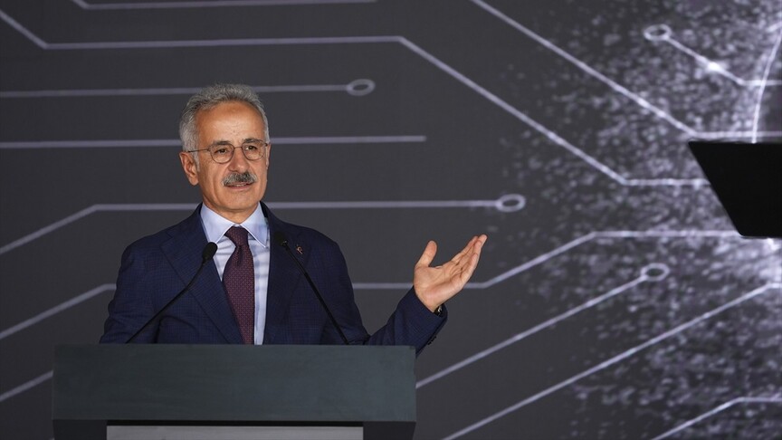Ulaştırma ve Altyapı Bakanı Uraloğlu, Vodafone İzmir Veri Merkezi'nin açılışında konuştu