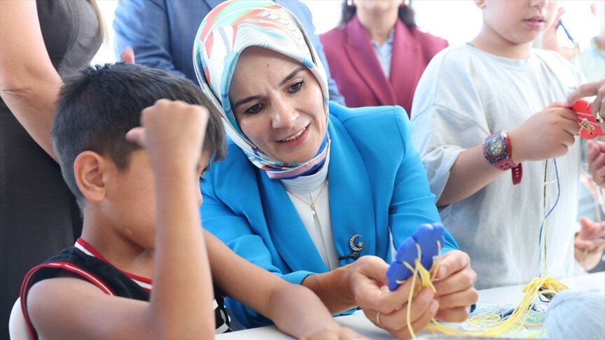 Bakan Göktaş, Kalben Çocuk Köyü'nde devlet himayesindeki çocuklarla bir araya geldi