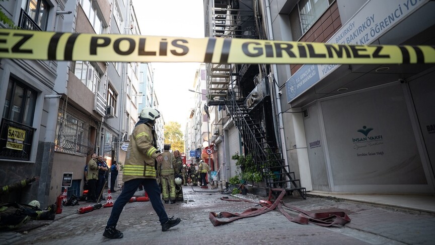 Bakırköy’de bir otelde çıkan yangında 12 kişi yaralandı