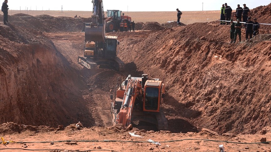 Cezayir'de 80 metrelik kuyuya düşen çocuk için kurtarma çalışmaları 4 gündür sürüyor