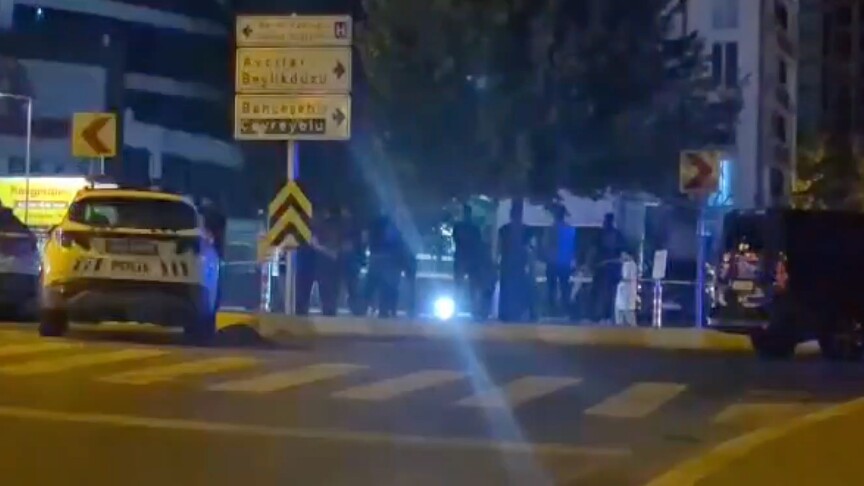 İstanbul'da trafik uygulamasında silahlı saldırıya uğrayan polis şehit oldu