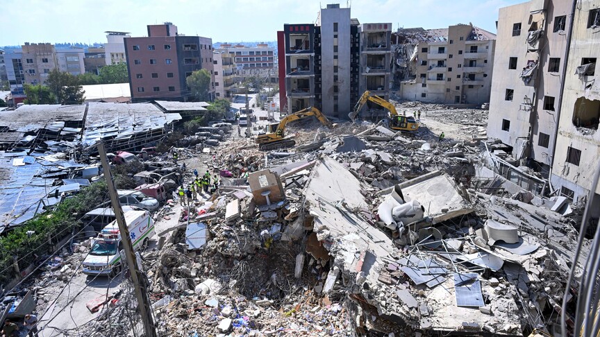 İsrail ordusu Lübnan'ın güneyindeki bir binaya saldırı tehdidinde bulundu