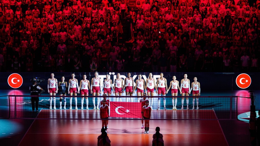 A Milli Kadın Voleybol Takımı, İtalya'yı 3-2 yenerek Avrupa şampiyonu oldu