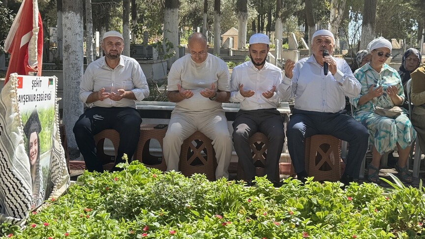 İsrail askerlerince öldürülen Ayşenur Ezgi Eygi, vefatının 2. yılında kabri başında anıldı