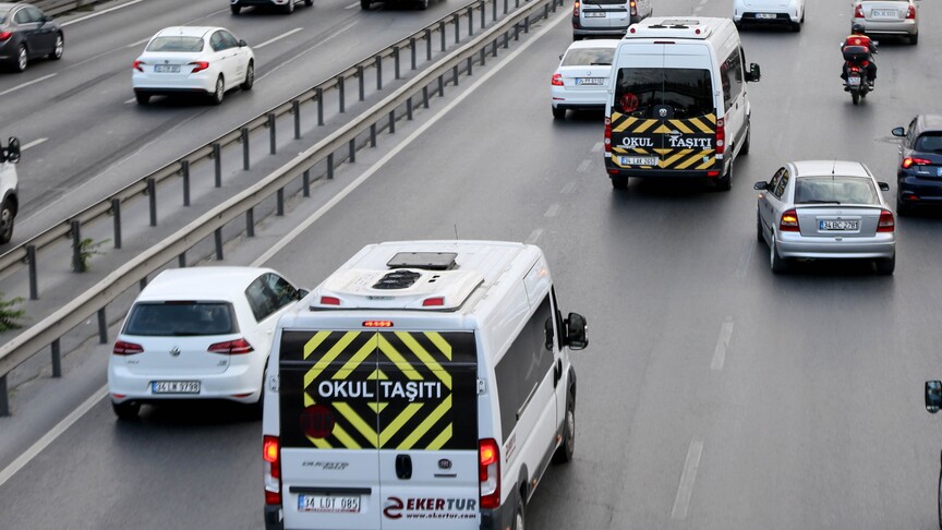 Üç büyük şehirde okul servis ücretleri 27 bin ile 93 bin lira arasında değişiyor