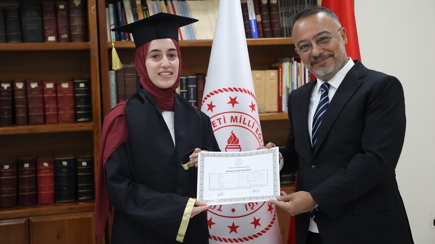 Suriye'ye dönen lise öğrencileri için Türk Büyükelçiliğinde mezuniyet töreni yapıldı