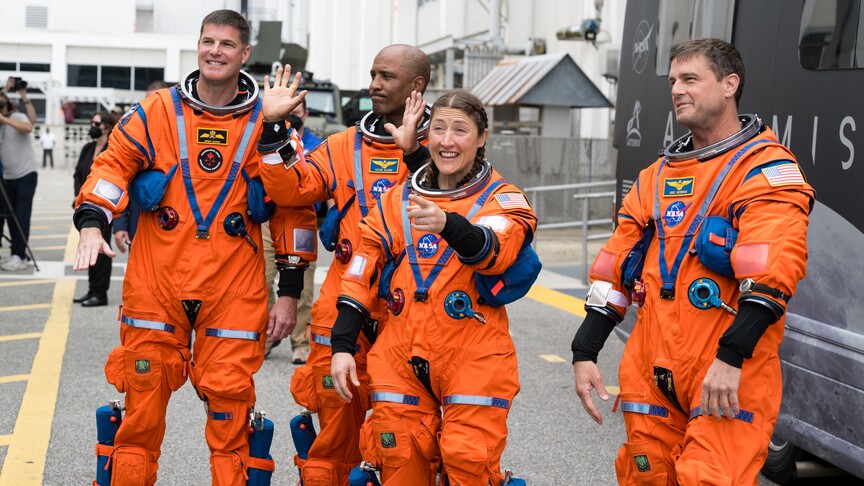 NASA'nın Artemis II misyonundaki iki astronot aktif görevlerinden ayrılıyor