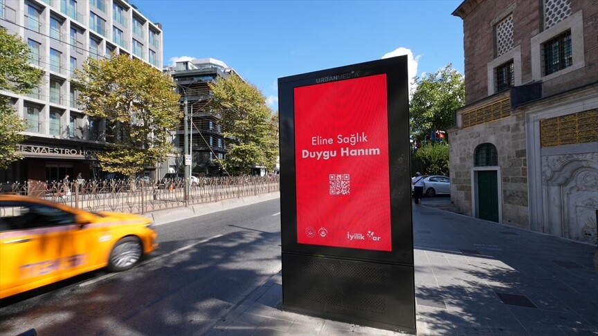 "İyilik Var" dijital gönüllülük platformuna ilişkin mesajlar ülke genelindeki billboardlara yansıdı