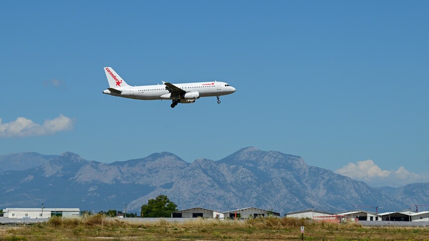 Antalya Havalimanı ağustosta 5 milyon 893 bin 602 yolcuya hizmet verdi