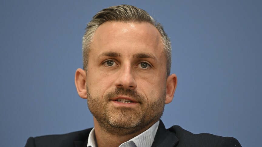 AfD'nin eyalet başbakan adayı Ullrich Sigmund silahlanma açıklamasıyla tepki çekti