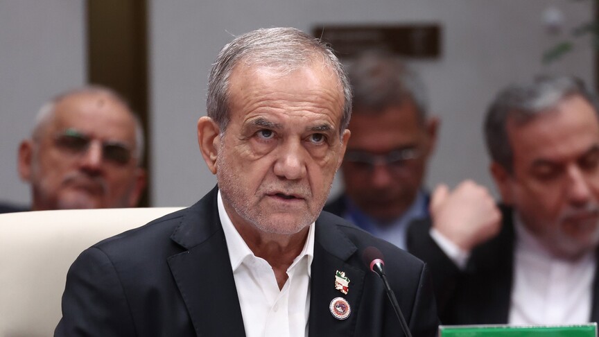 İran Cumhurbaşkanı, ülkesinin savaşın ardından ekonomik açıdan "daha tehlikeli bir aşamaya" girdiğini söyledi