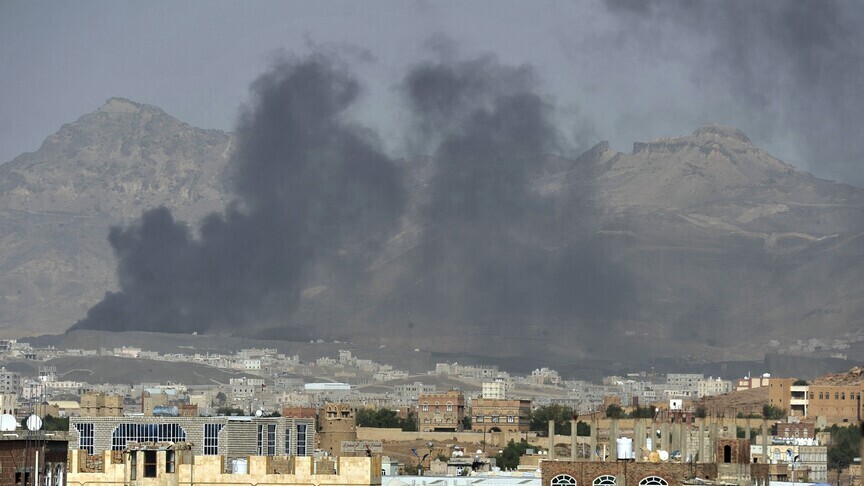 Yemeni government forces strike Houthi positions, down 5 drones