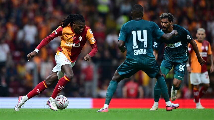 Galatasaray, kaptan Abdülkerim'in golüyle Kocaelispor'u 1-0 yendi