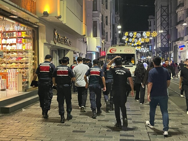 İstanbul merkezli "Ailem Güvende" operasyonunda 26 şüpheli yakalandı