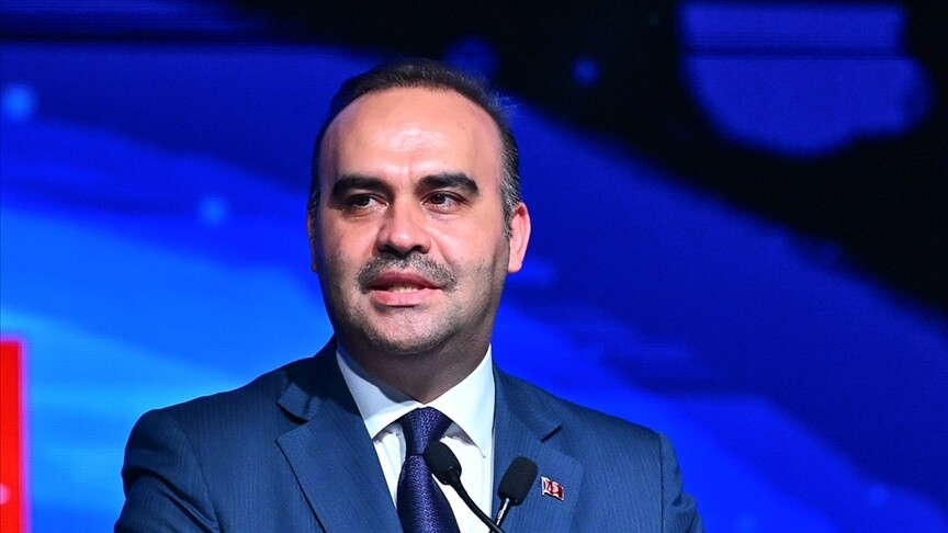 Bakan Kacır: Ay uzay aracımızı, sistem seviyesi çevresel testlerinin gerçekleştirilmesi için TUSAŞ'a uğurluyoruz