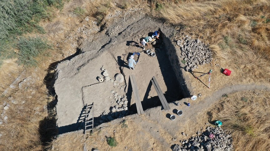 Maydos Kilisetepe Höyüğü kazılarında 4200 yıllık savunma duvarı bulundu