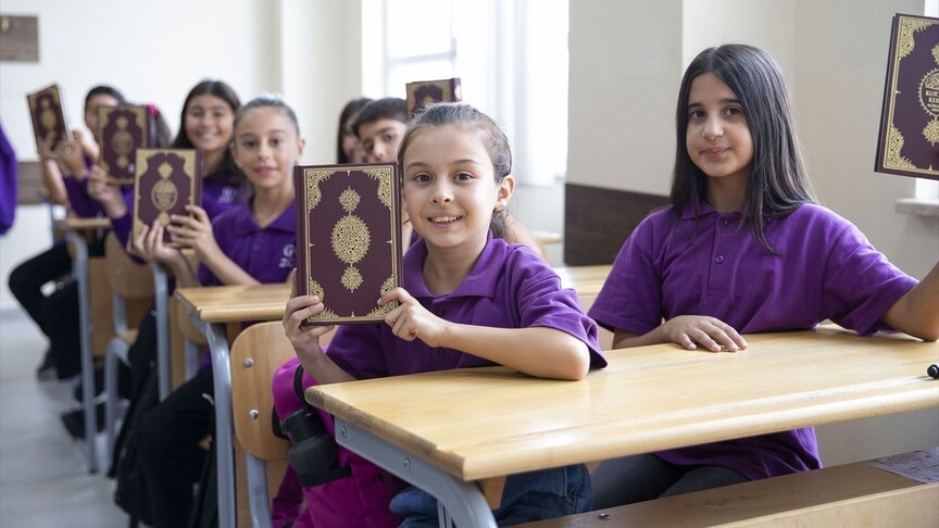 TDV "Kur'an-ı Kerim" dersini seçen öğrencilere Kur'an hediye edecek
