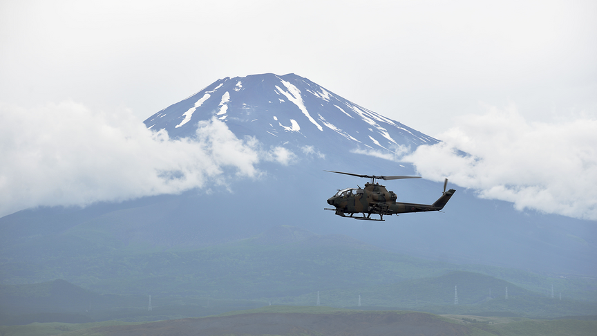 Japonya'da sezon dışında Fuji Dağı'nda mahsur kalanlar, helikopterle kurtarılmak için para ödeyecek