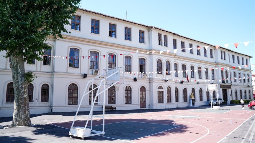 Cağaloğlu Anadolu Lisesi Osmanlı'dan günümüze 176 yıllık eğitim mirasını taşıyor