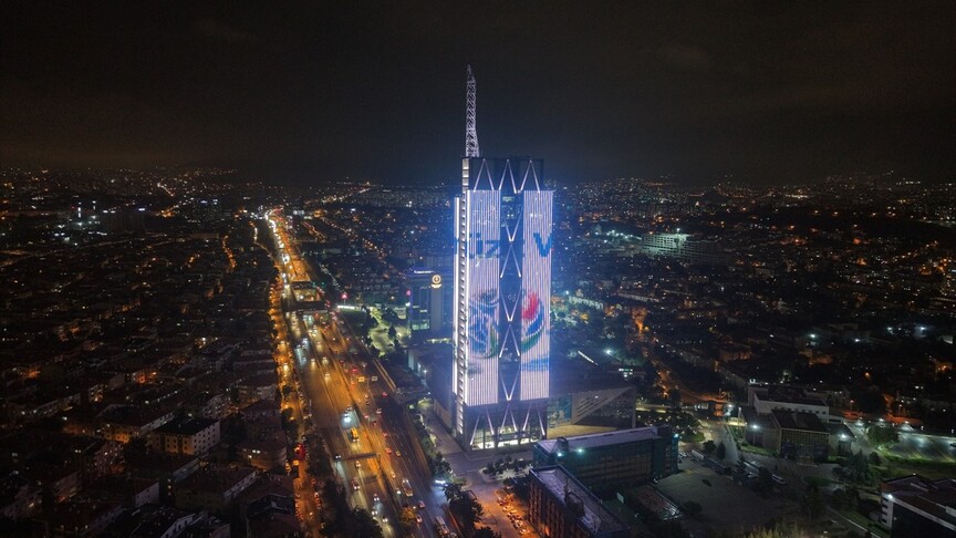 Türk Telekom Genel Müdürlük binasına COP31 kapsamında "Yarına Sözümüz Var" mesajı yansıtıldı